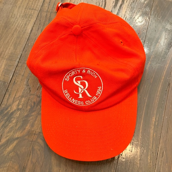 Accessories - Sporty and rich hat